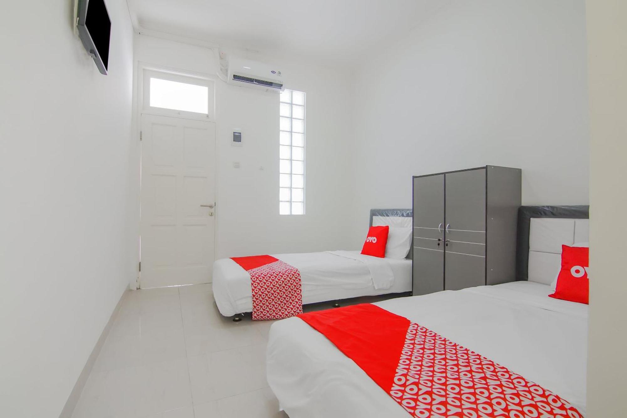 Hotel Super Oyo Capital O 90342 Kemang Garden Yakarta Exterior foto