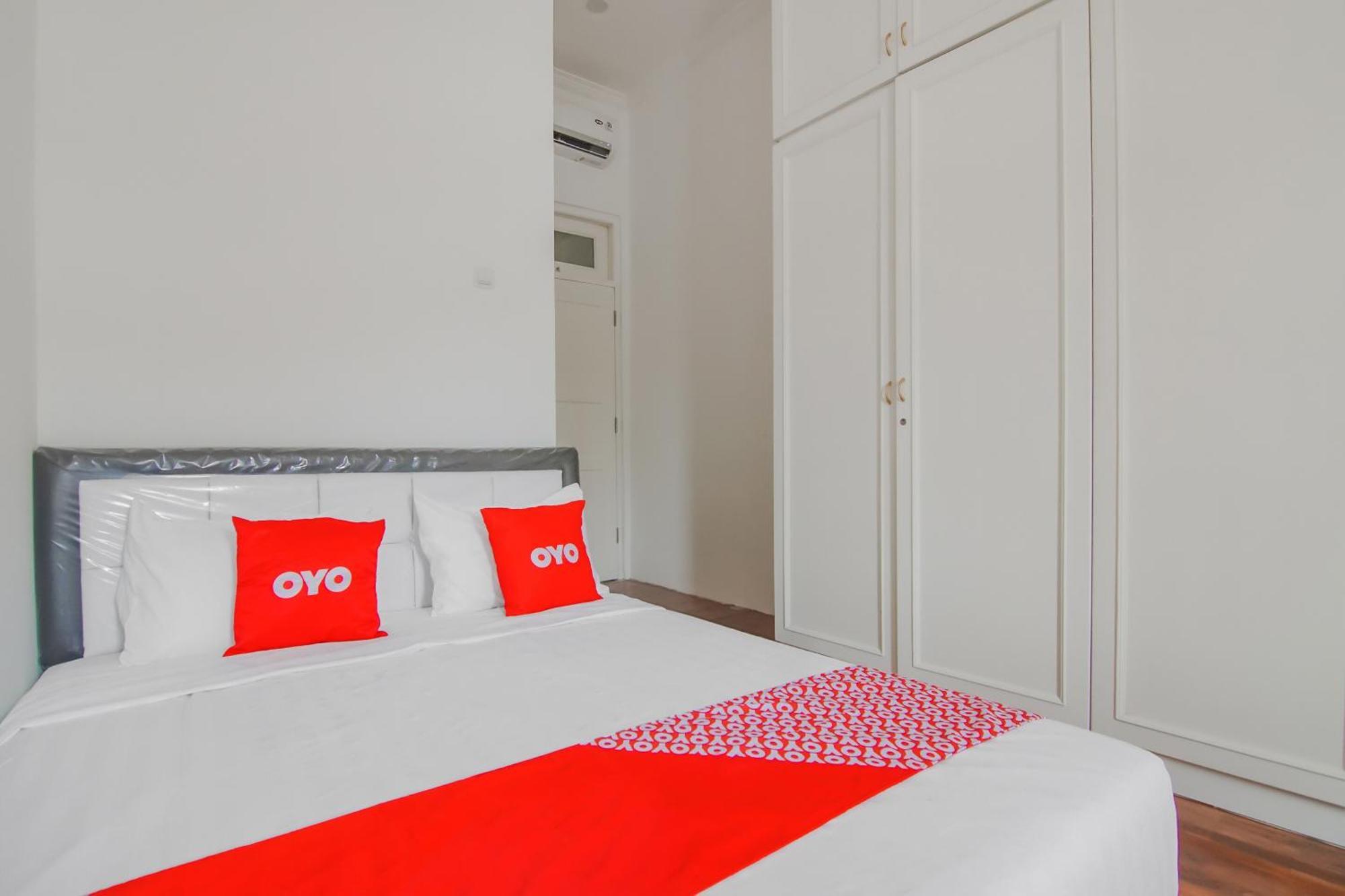 Hotel Super Oyo Capital O 90342 Kemang Garden Yakarta Exterior foto