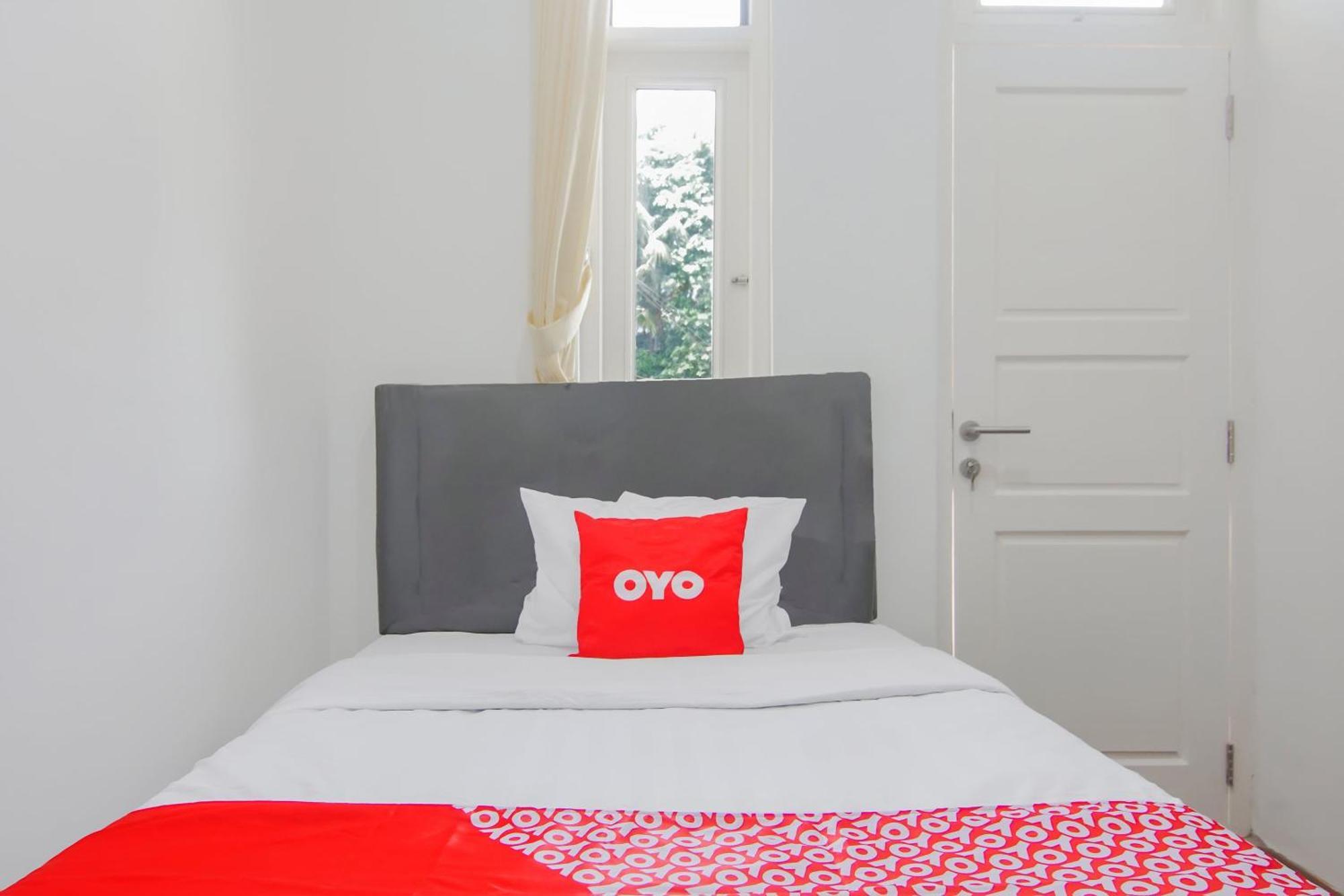 Hotel Super Oyo Capital O 90342 Kemang Garden Yakarta Exterior foto