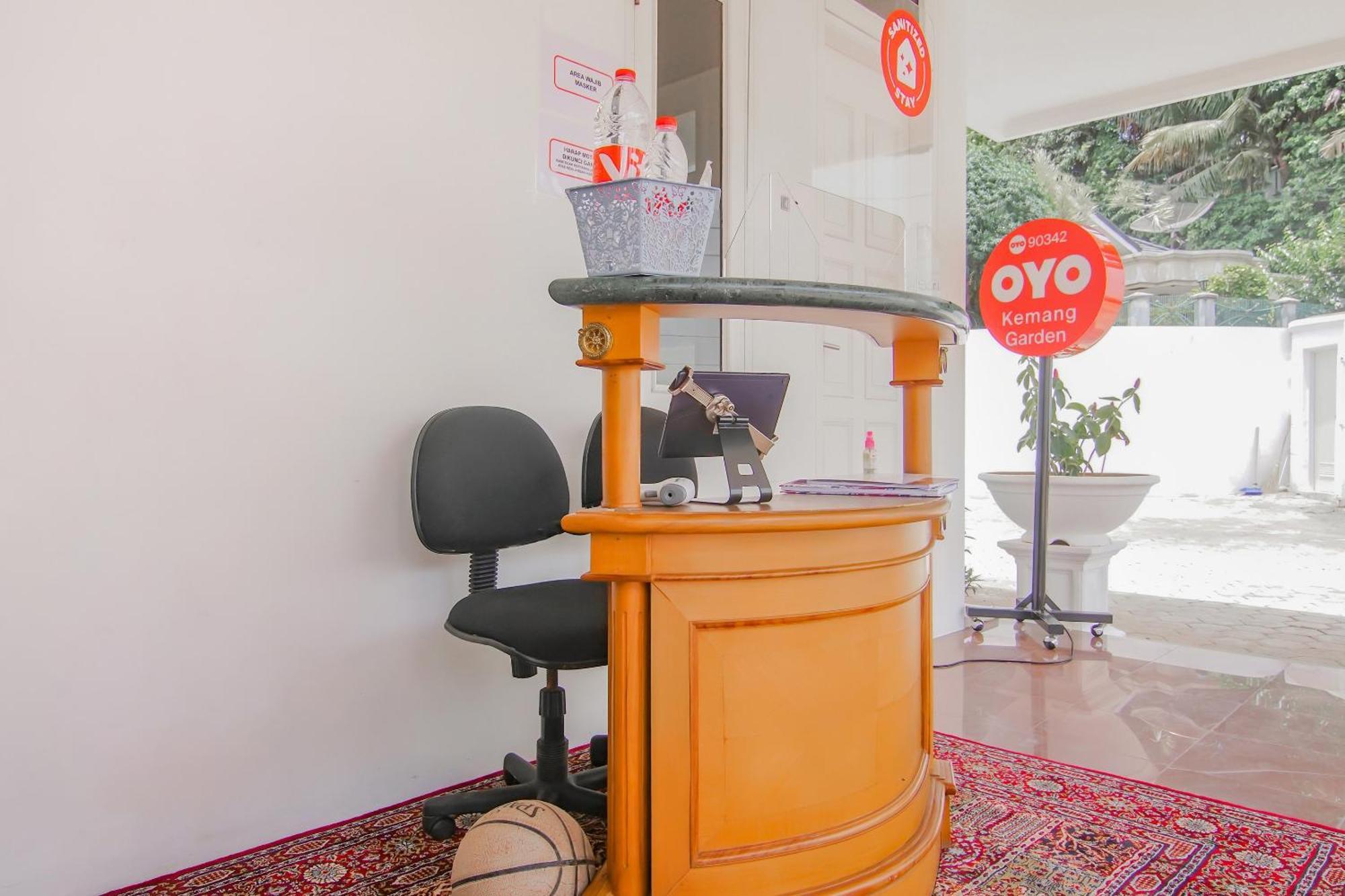 Hotel Super Oyo Capital O 90342 Kemang Garden Yakarta Exterior foto