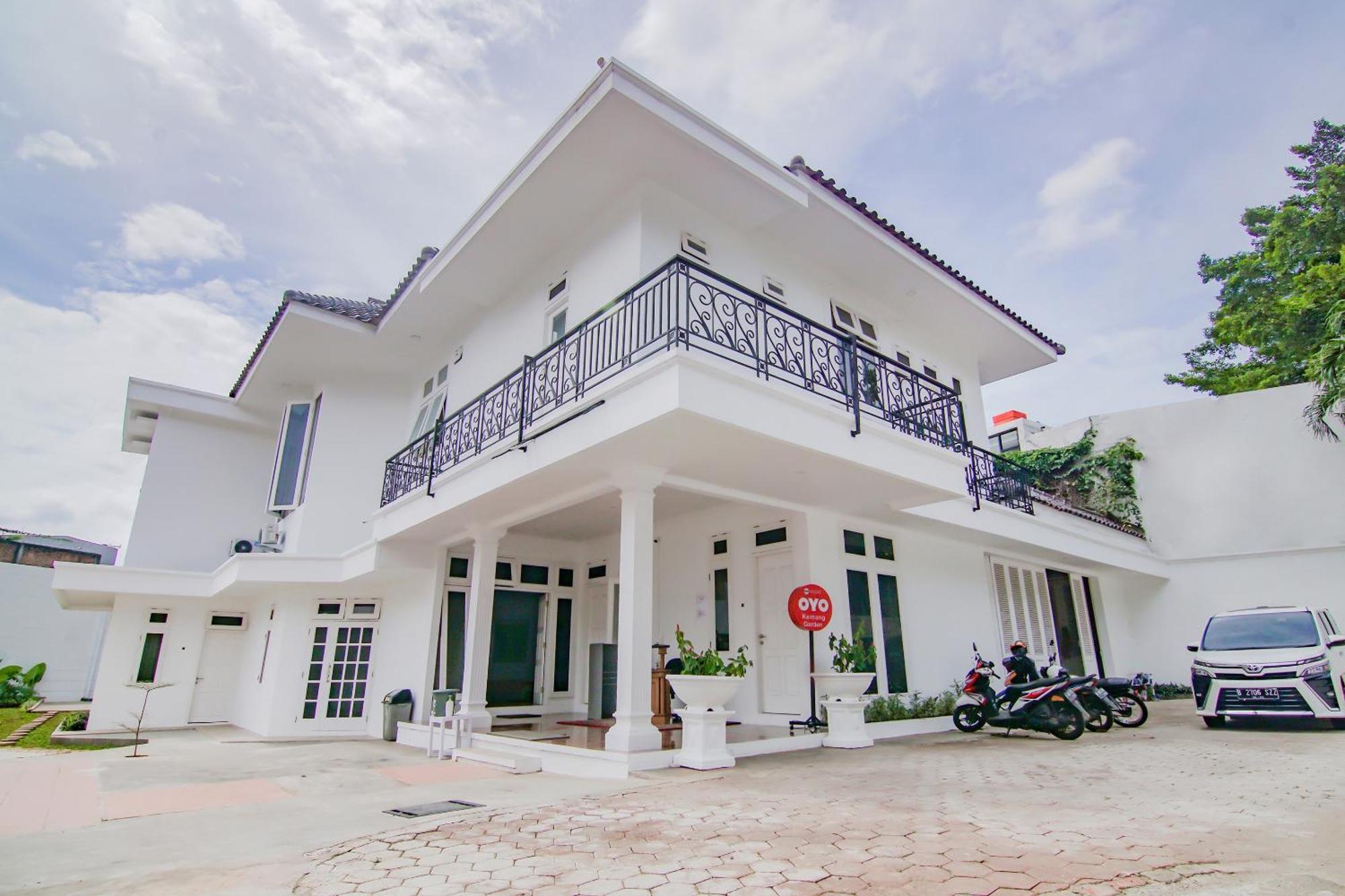 Hotel Super Oyo Capital O 90342 Kemang Garden Yakarta Exterior foto