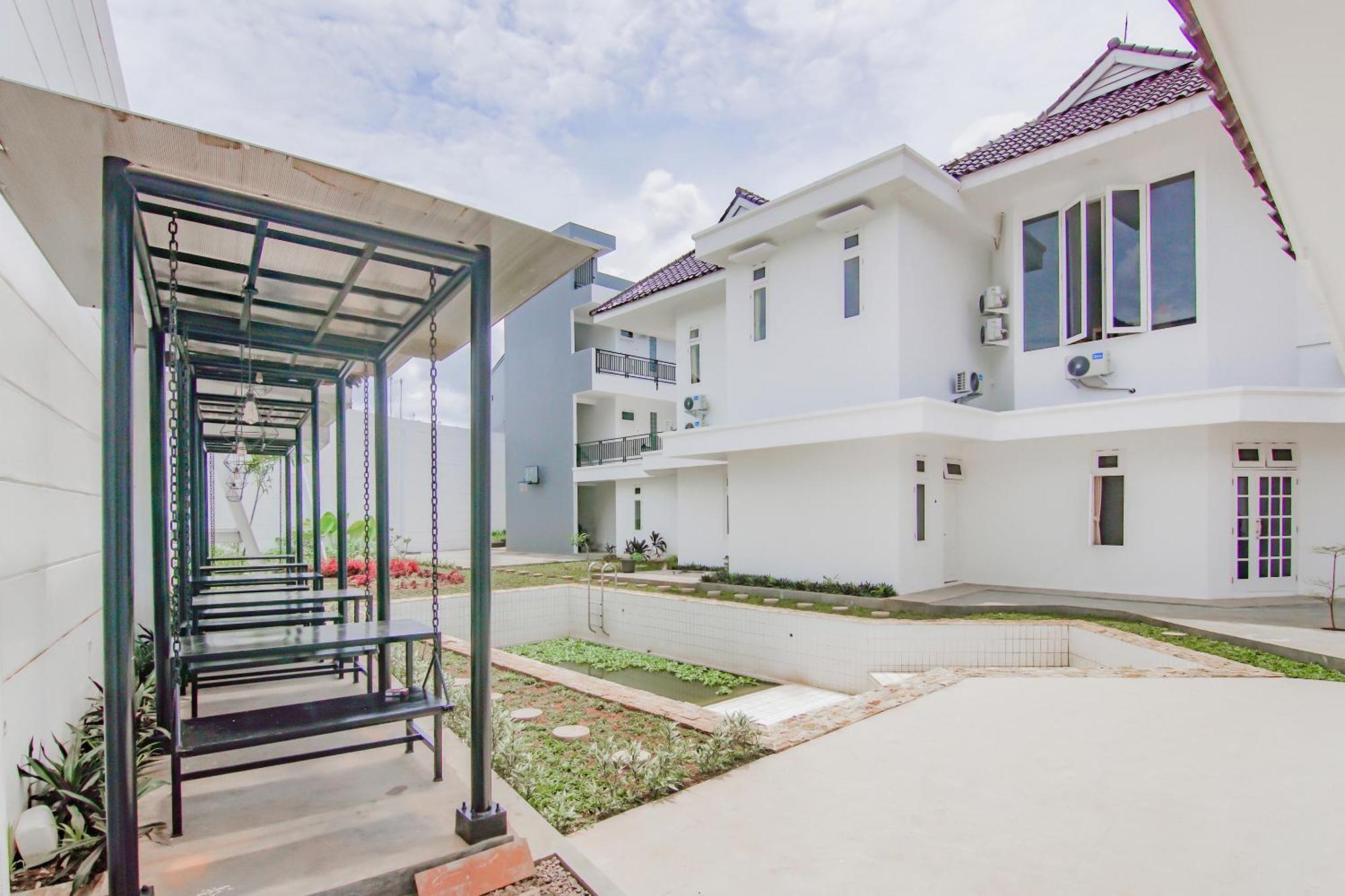 Hotel Super Oyo Capital O 90342 Kemang Garden Yakarta Exterior foto